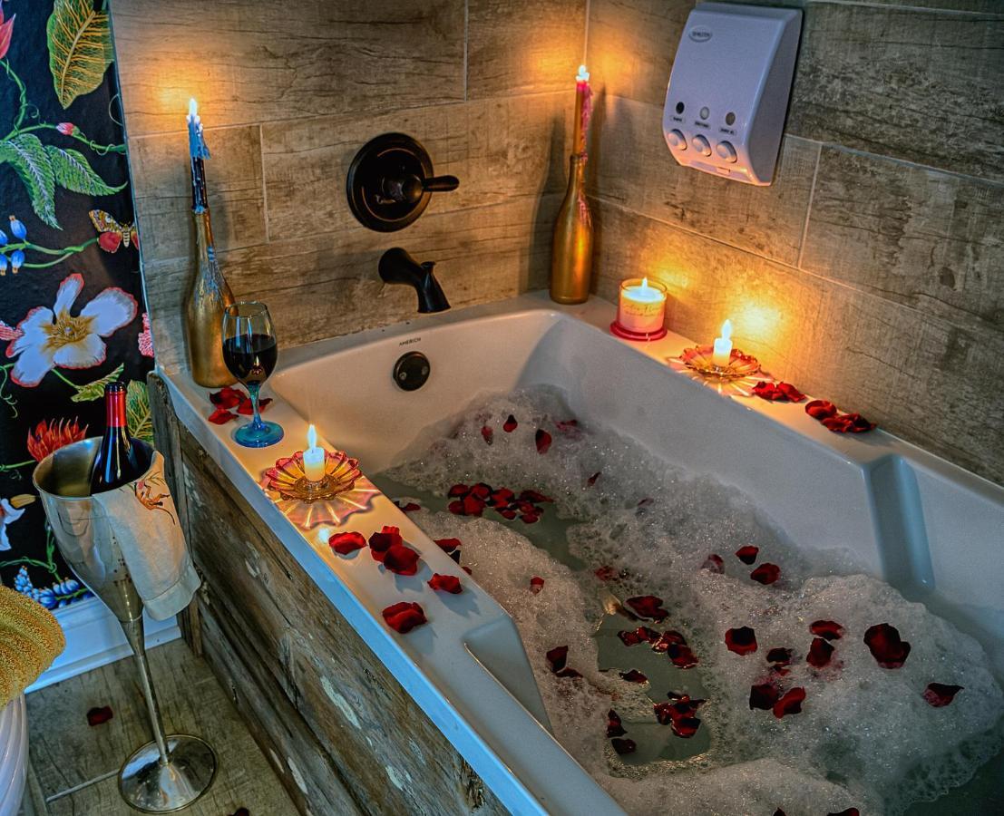 Chateau Royale, Pet Friendly, On Bayou, Downtown! New Iberia Kültér fotó