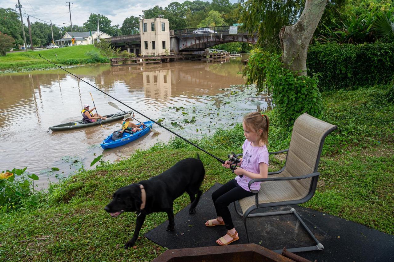 Chateau Royale, Pet Friendly, On Bayou, Downtown! New Iberia Kültér fotó